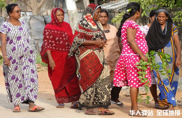 Local_Women_-_Mannar_-_Sri_Lanka_-_02-1024x707.jpg