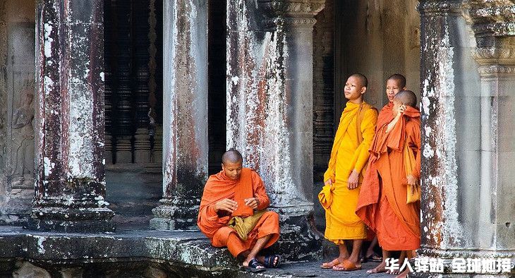 Angkor%20Wat%20Monks.jpg