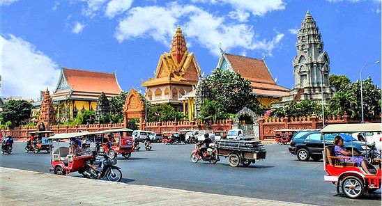 Phnom%20Penh%20street.jpg