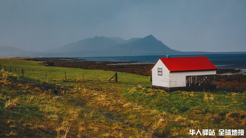 Intrepid-Travel-Iceland_Road-to-Kirkjufell-Waterfall_Ryan-Bolton7605.jpg